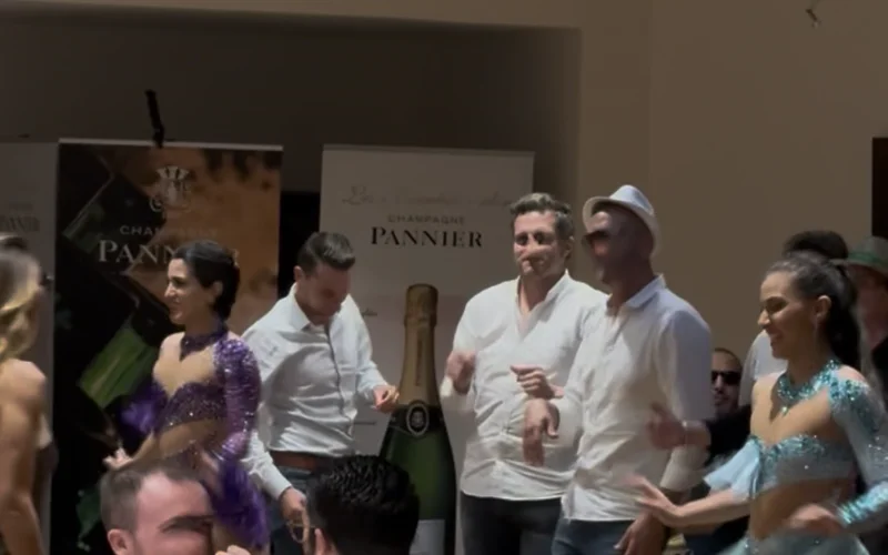 Danseuses de samba en costume et animation musicale lors d'une soirée de fin d'année entreprise, Pessoa Connect